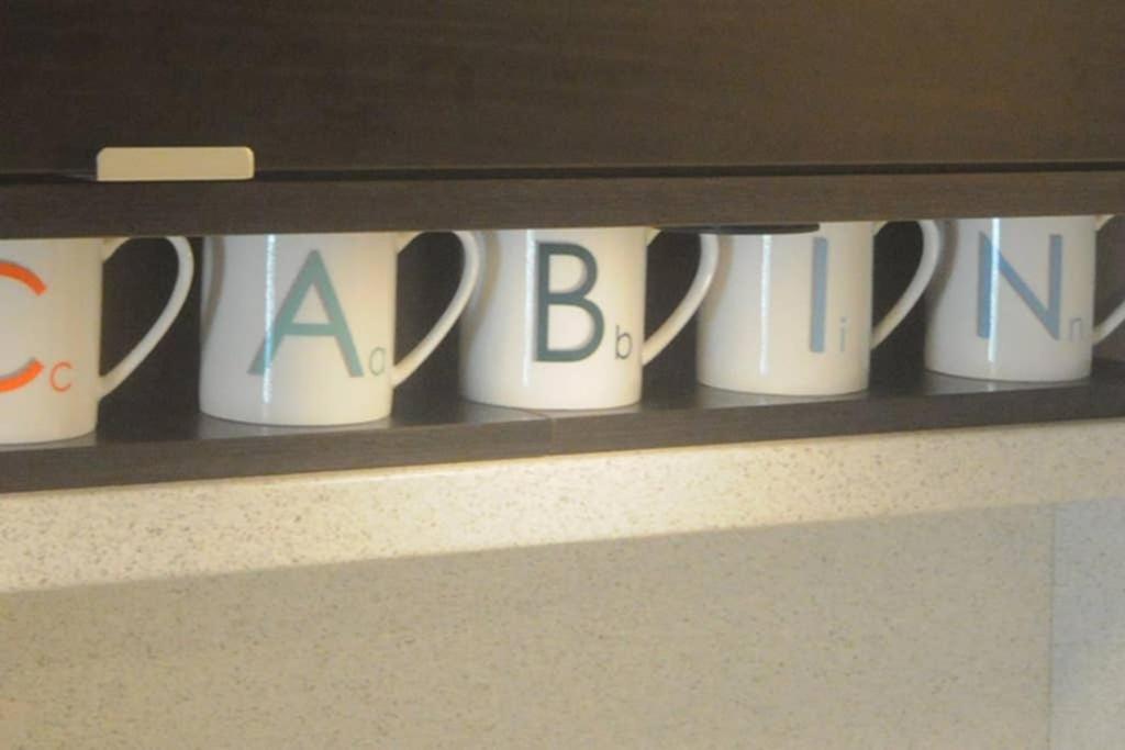 The Cabin 切尔滕纳姆 外观 照片
